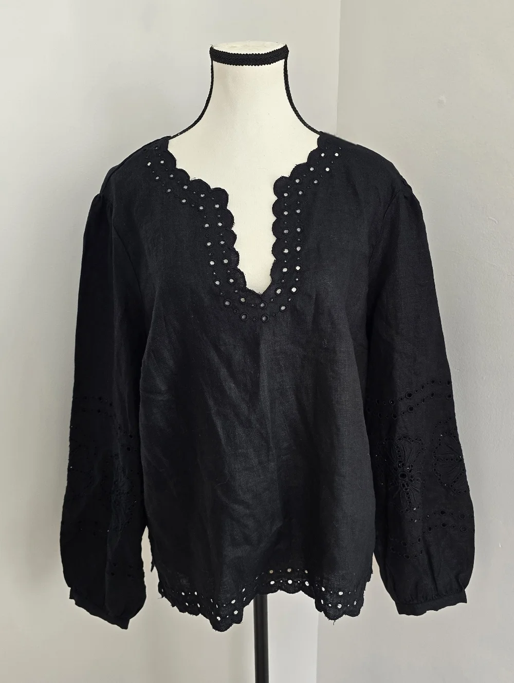 J. Crew Bungalow 100% Linen Black Embroidered Eyelet V-Neck Blouse Large - Picture 1 of 8